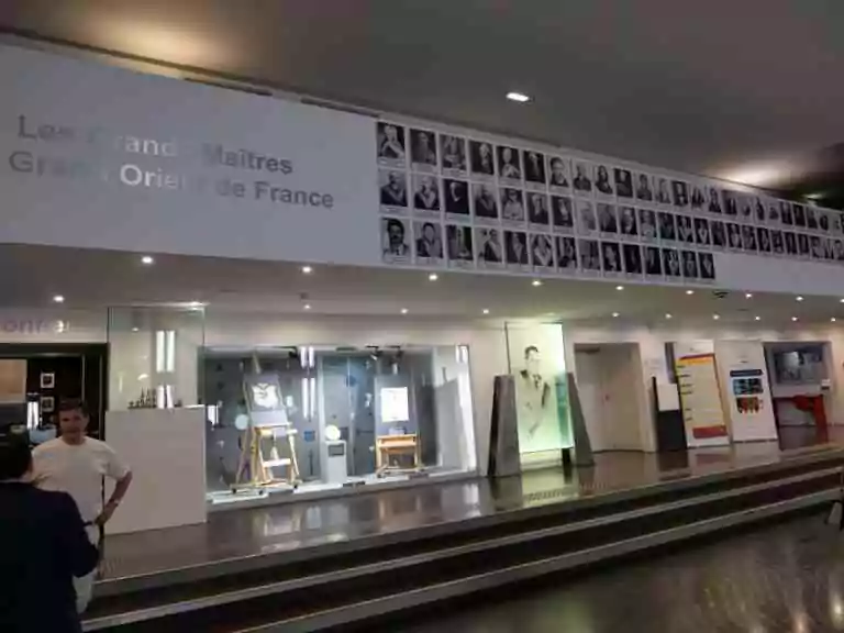 Les Grands Maîtres du GODF depuis 1728 - Galerie de portraits - Photo YG