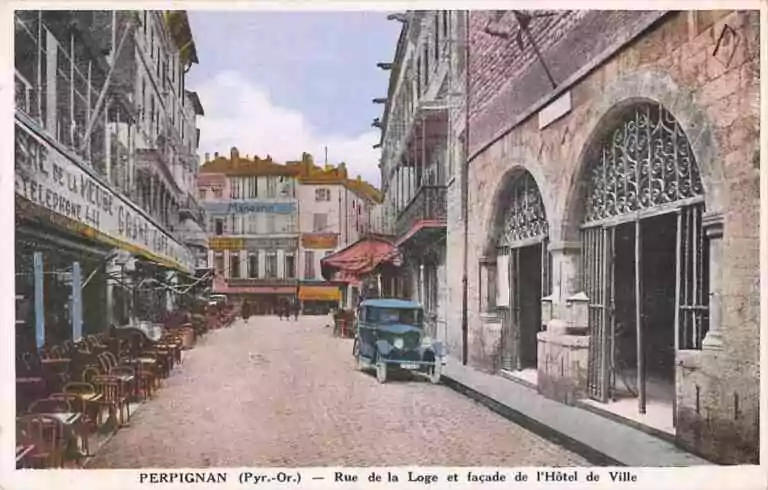 Rue de la Loge, Perpignan (Pyrénées- Orientales).