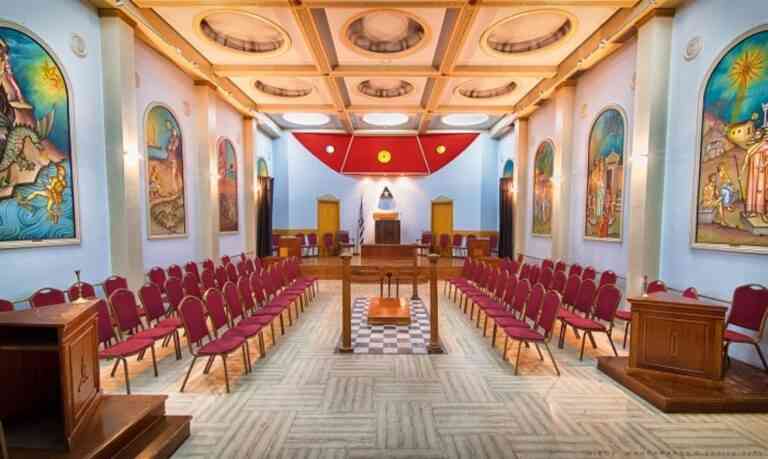 Une bombe explose au Masonic Hall d’Athènes
