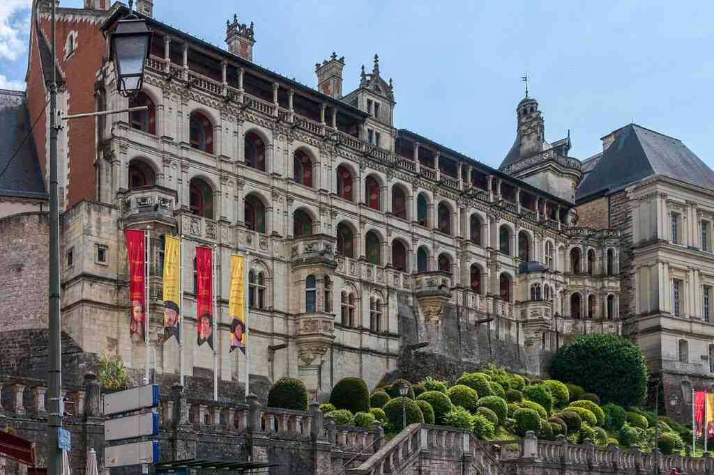 Le château de Blois, aile François Ier, façade des Loges, place Victor-Hugo.