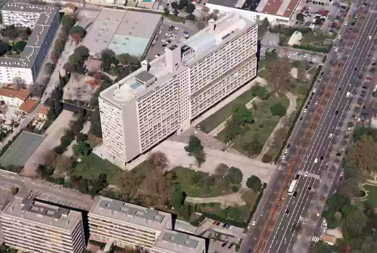 Vue aérienne de la Cité Radieuse située au 280 boulevard Michelet à Marseille 8e arr.