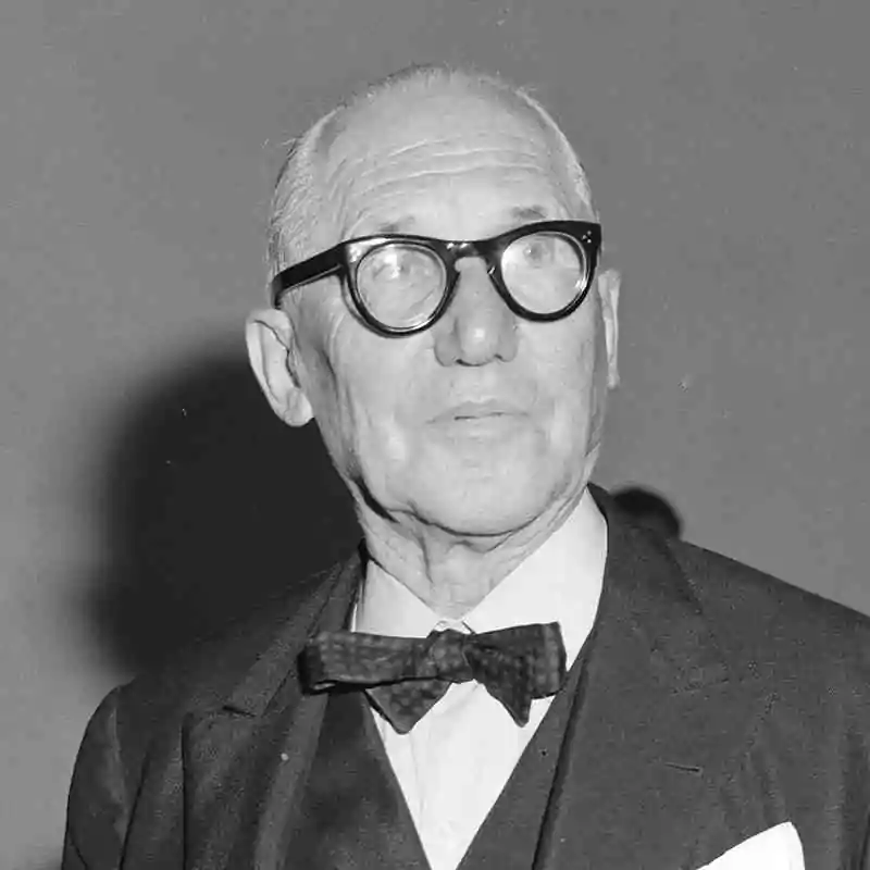 Le Corbusier, en 1964 au Stedelijk Museum Sikkensprijzen, Amsterdam.