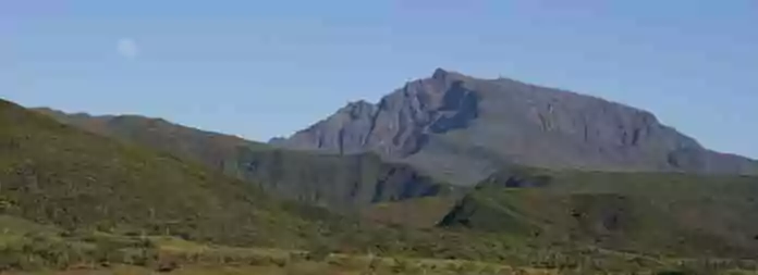 Le volcan Piton des Neiges, toit de l'océan Indien