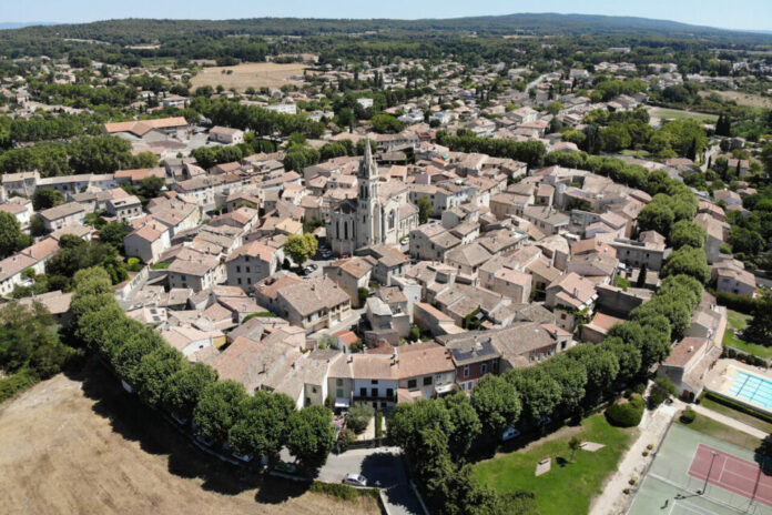 Saint-Cannat (Bouches-du-Rhône), vue aérienne.