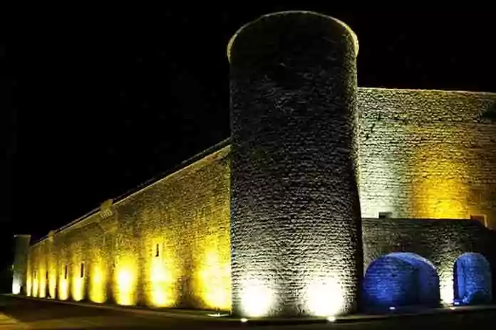 La Cavalerie, les remparts.