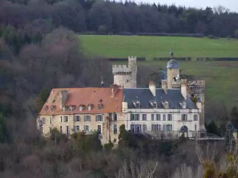 Ce château à 2h de Lyon fait partie des lieux hantés les plus terrifiants de France