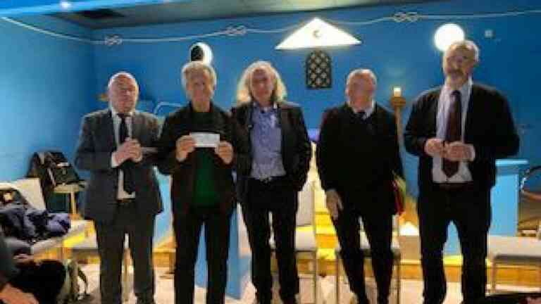 Hazebrouck : 1 500 euros remis aux Restos du cœur par les francs-maçons