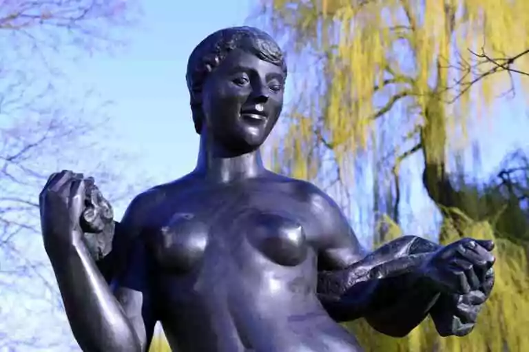 Initiation et nudité