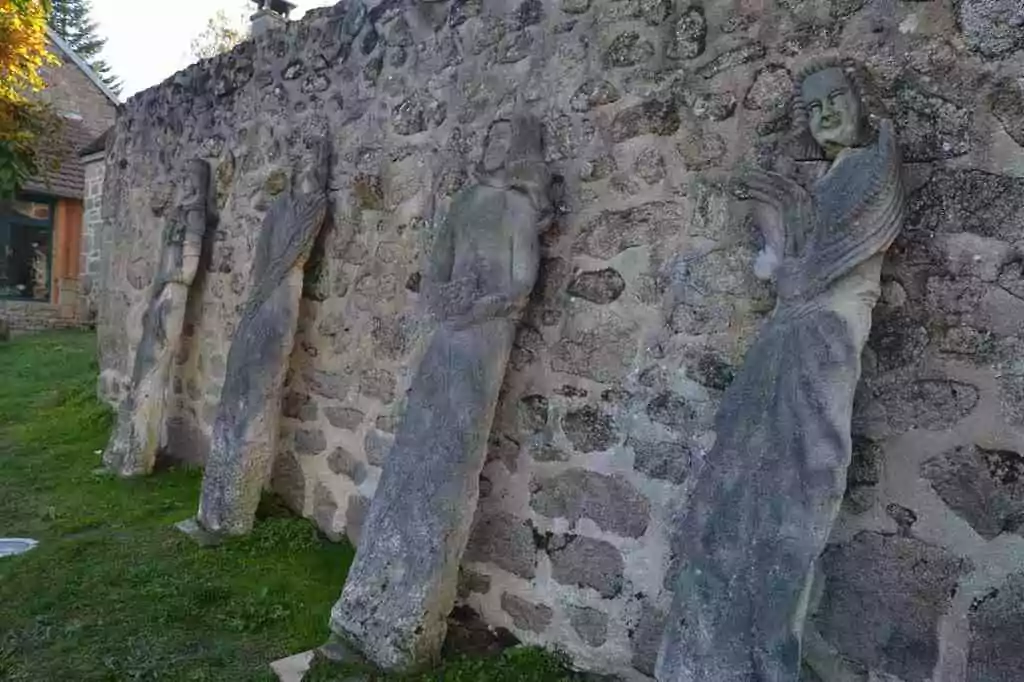 Lieu symbolique : Masgot (Creuse), un exemple fascinant de l'art brut grâce à François Michaud, tailleur de pierre