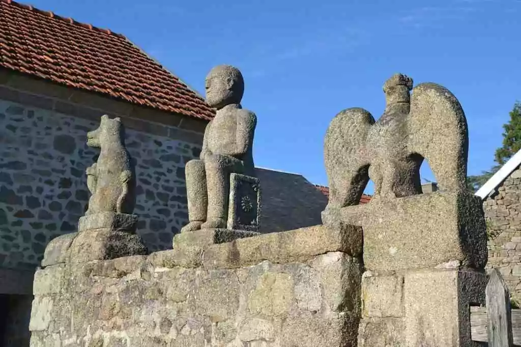 Lieu symbolique : Masgot (Creuse), un exemple fascinant de l'art brut grâce à François Michaud, tailleur de pierre