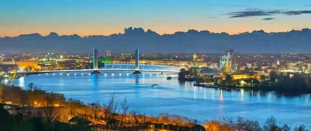 Bordeaux, pont Jacques Chaban-Delmas (source Wikimedia Commons).