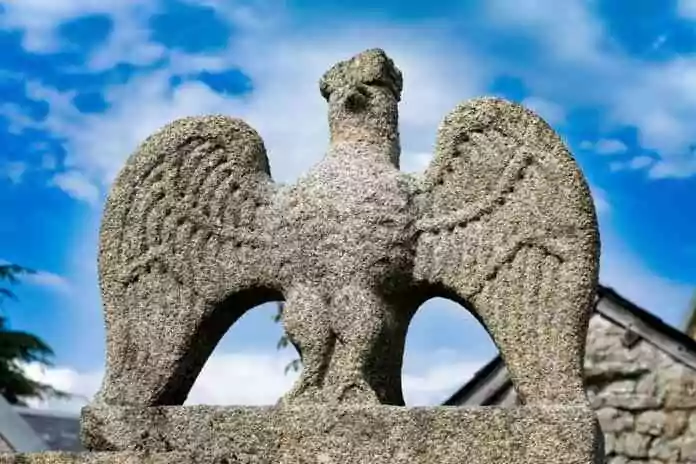 Hameau de Masgot (Creuse), sculpture de François Michaud, tailleur de pierre