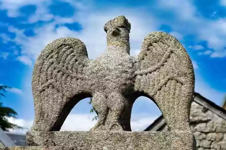 Hameau de Masgot (Creuse), sculpture de François Michaud, tailleur de pierre