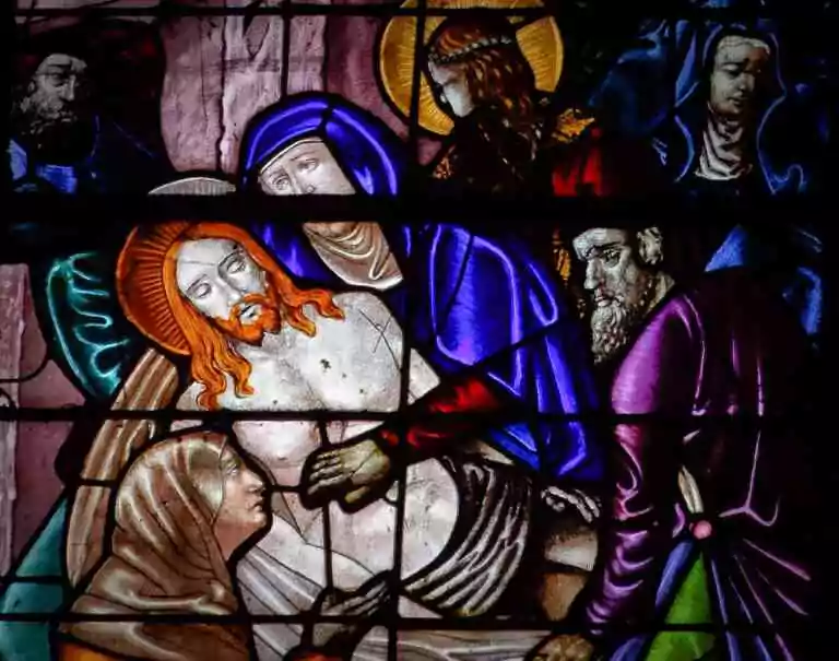 Le vitrail : l’art qui sublime la lumière des églises – Par Laurent Ridel