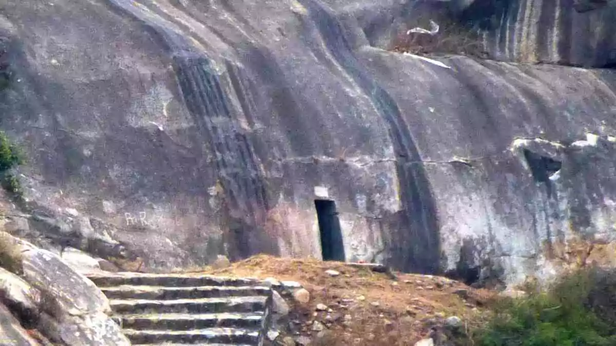 Grottes de Barabar, Inde – Glossaire de la franc-maçonnerie 450.fm
