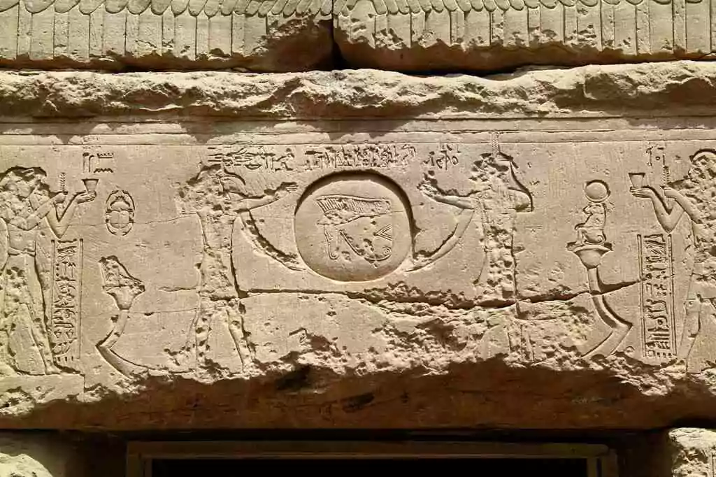 Lieu symbolique : Le Temple d'Hathor à Dendérah (Égypte)