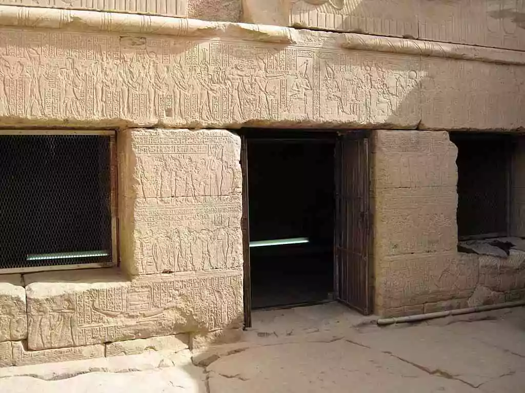 Lieu symbolique : Le Temple d'Hathor à Dendérah (Égypte)