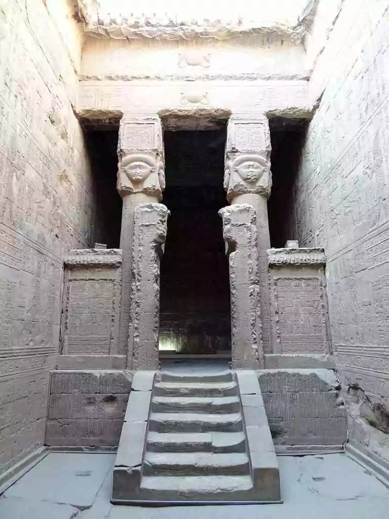 Lieu symbolique : Le Temple d'Hathor à Dendérah (Égypte)