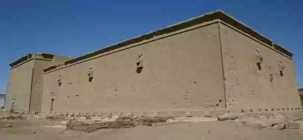 Lieu symbolique : Le Temple d'Hathor à Dendérah (Égypte)