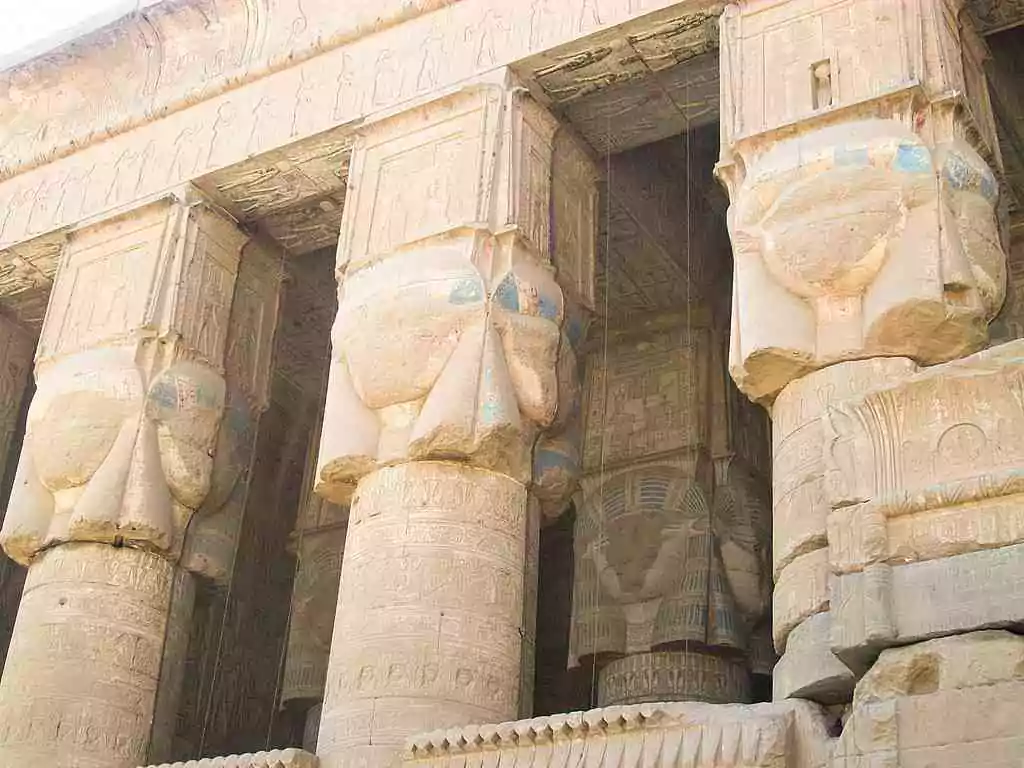 Lieu symbolique : Le Temple d'Hathor à Dendérah (Égypte)