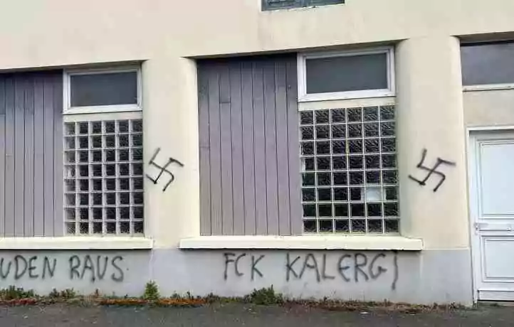Tags nazis sur les murs d&rsquo;une loge maçonnique