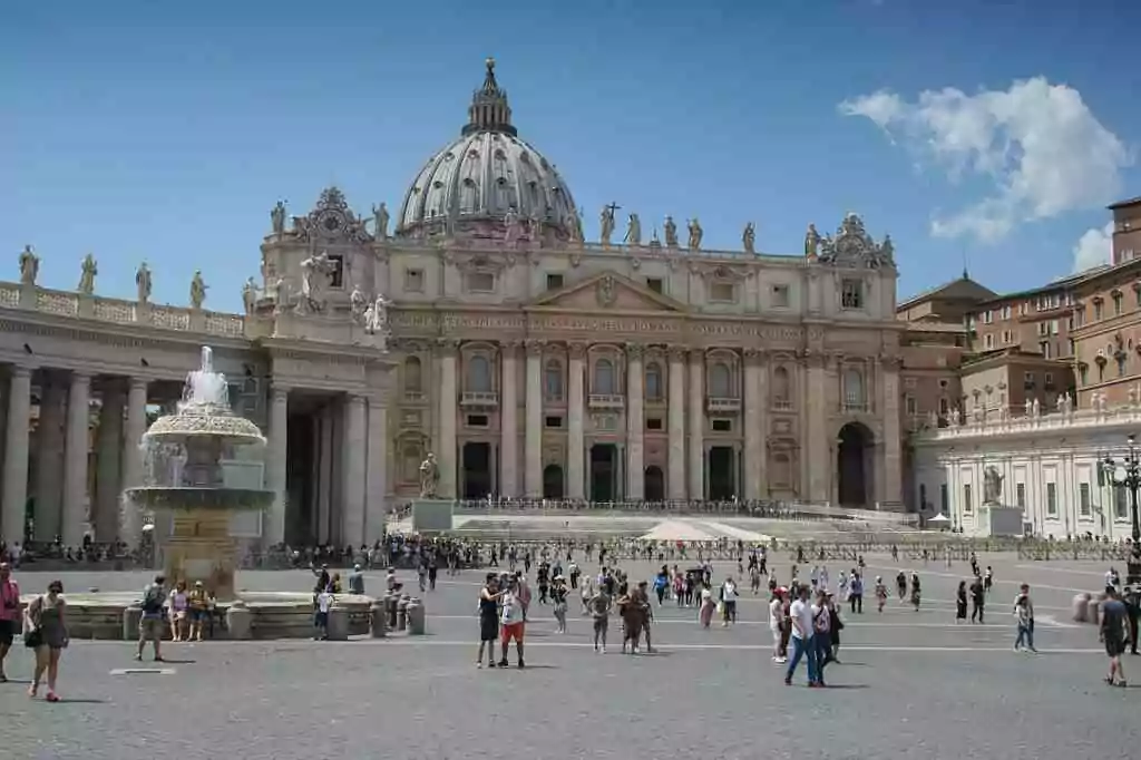 Sous le soleil du Vatican&nbsp;: Les secrets de "La soutane rouge" de Roger Peyrefitte