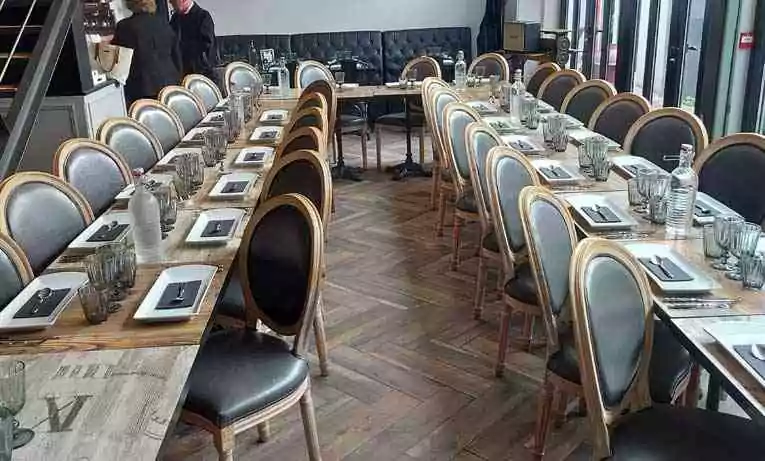 Il transforme une friche automobile pour accueillir 19 Loges et un restaurant