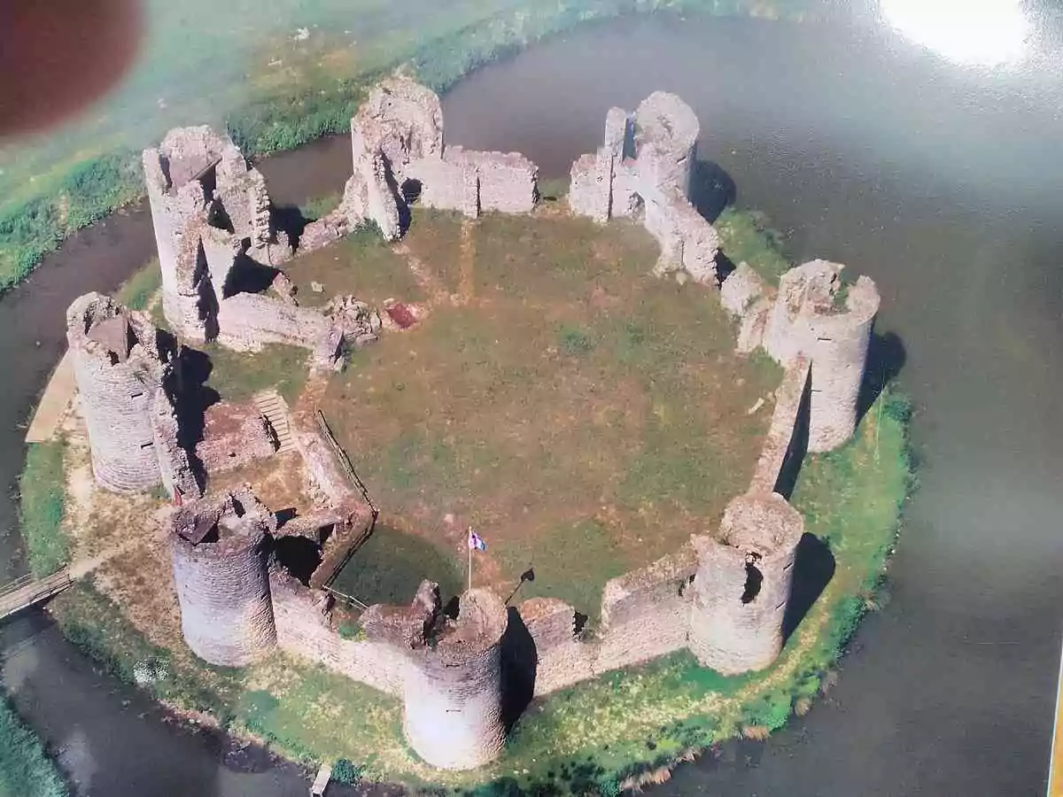 Château de Commequiers, Vendée – Glossaire de la franc-maçonnerie 450.fm