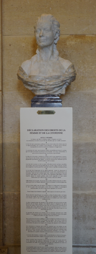 Olympe de Gouges, buste et Déclaration - Assemblée nationale