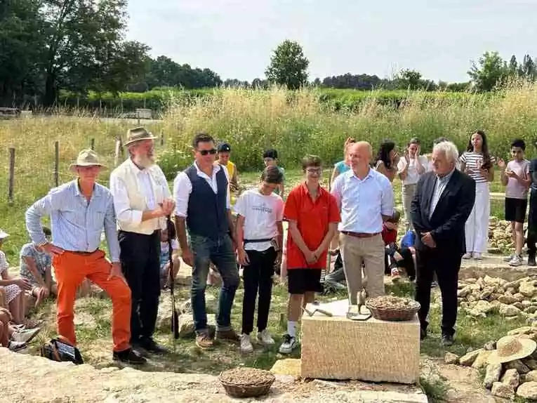 Un pari fou en France&nbsp;: Construire une cathédrale avec les techniques du Moyen Âge à La Lande-de-Fronsac