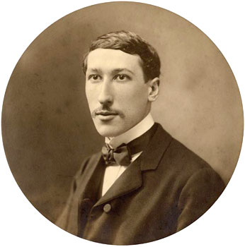 René Guénon, photographie de 1925 (à 38 ans)