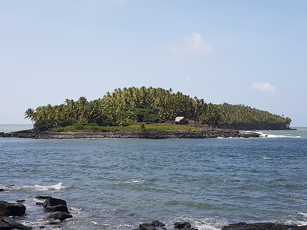 Vue de l'île du Diable. depuis l'île Royale