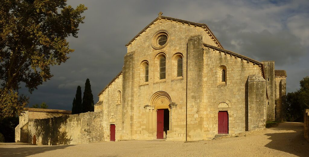 Façade de l'abbaye de Silvacane