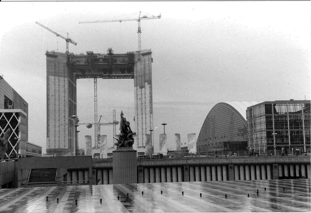 Paris, 1988, la Grande Arche en construction