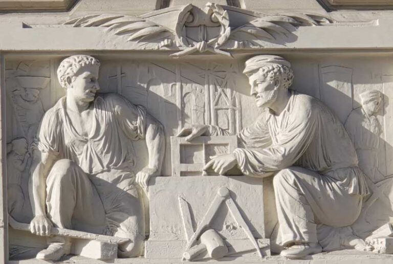 La carte postale du 2 novembre : Le linteau du 12 rue Monge (Paris Ve)