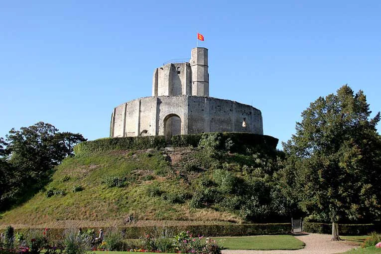 Saviez-vous qu&rsquo;il y aurait (peut-être) le trésor des Templiers caché sous le château de Gisors&nbsp;?