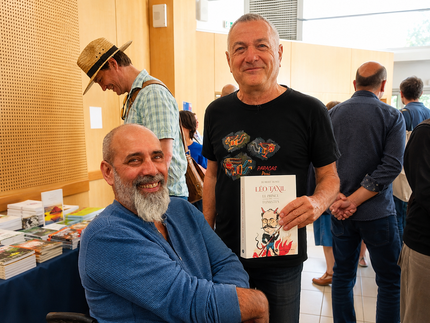 Avec Robert Rossi pour la sortie de son livre Léo Taxil, le prince des fumistes au Salon du Livre de Gémenos.
