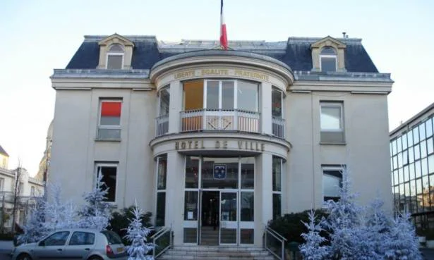 Pétition antimaçonnique contre une affiche de la Grande Loge Féminine de France