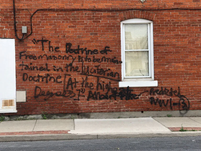 Ontario&nbsp;: quand l’antimaçonnisme tague encore les murs du Temple