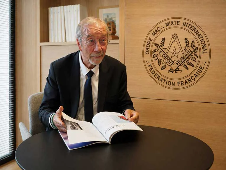 EXCLUSIF&nbsp;: Maurice Leduc, Grand Maître National de la Fédération française du Droit Humain, reçoit le Directeur de la Rédaction de 450.fm