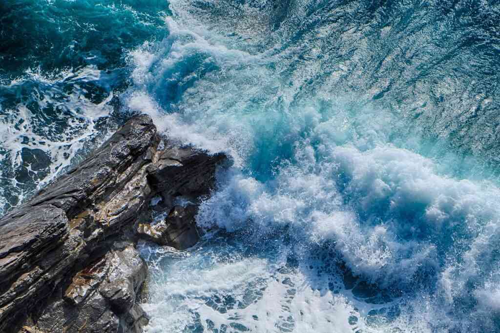 sea, wave, storm, cliff, nature, wet, landscape, blue, ocean