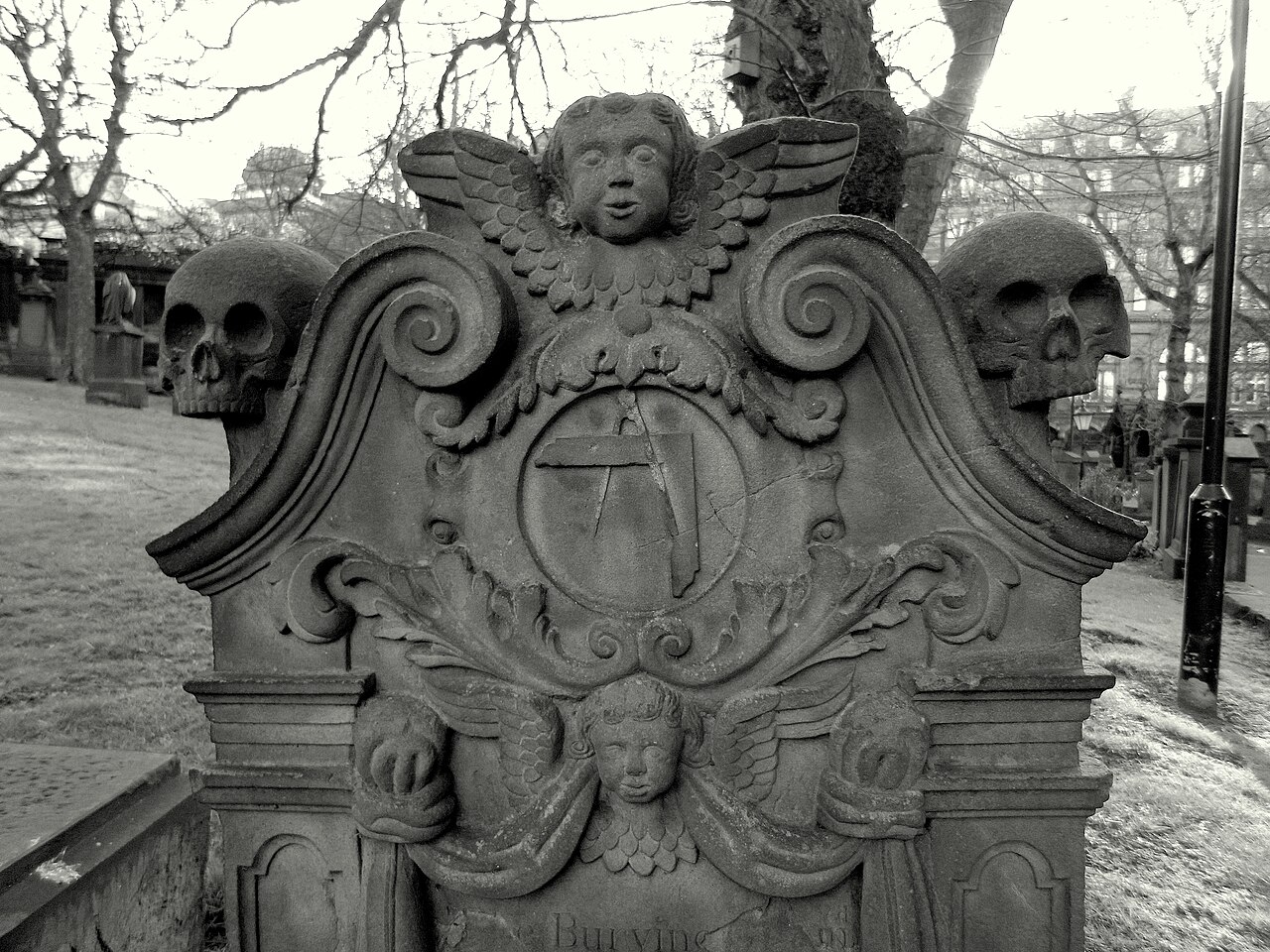 Crâne en franc-maçonnerie – Edinburgh. St. Cuthbert's Churchyard. Grave of Samuel Gil...(illegible). Detail