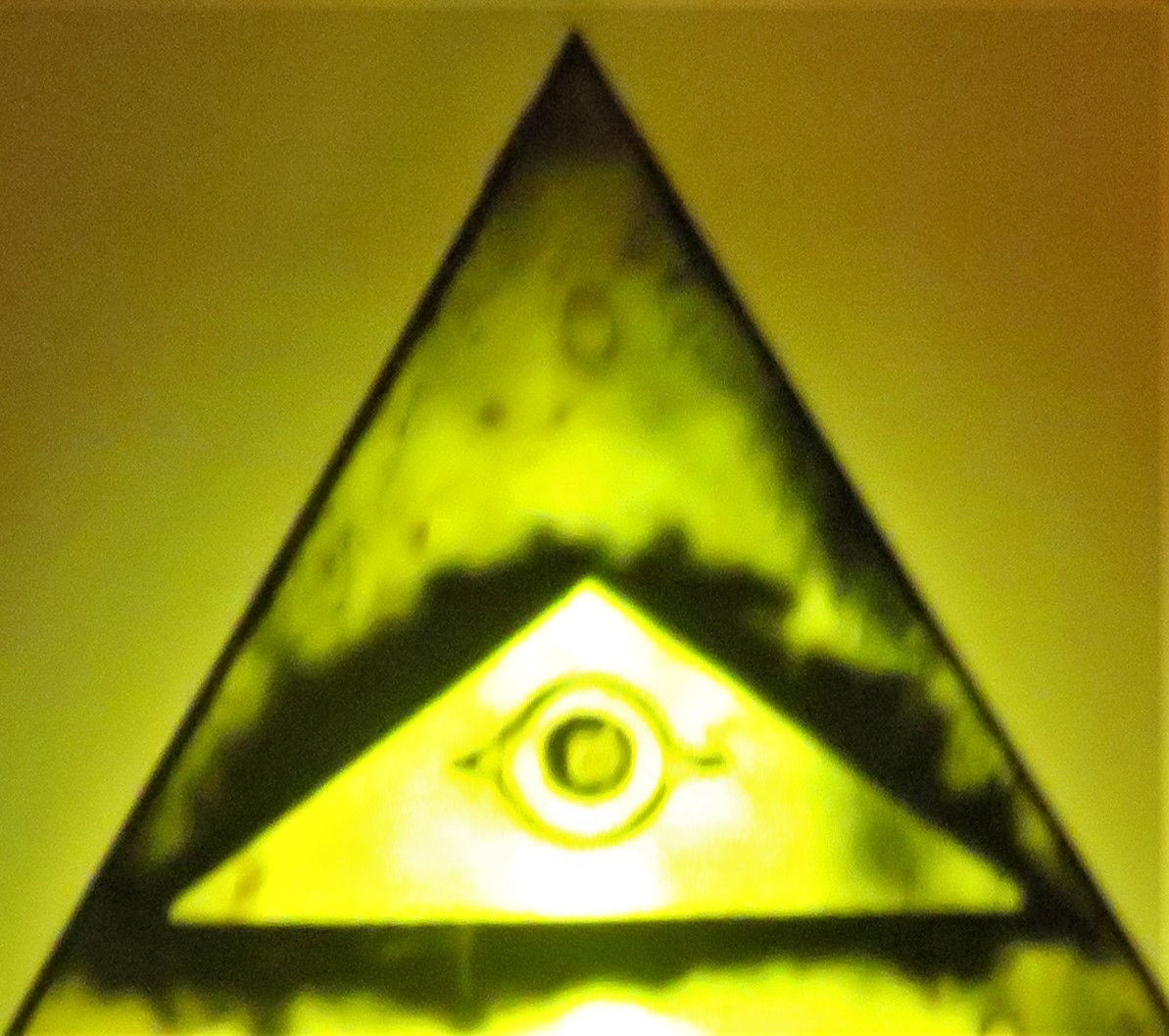 Delta rayonnant en franc-maçonnerie – Oeil de la providence inscrit dans un triangle temple dans l'hôtel du Grand Orient à Paris