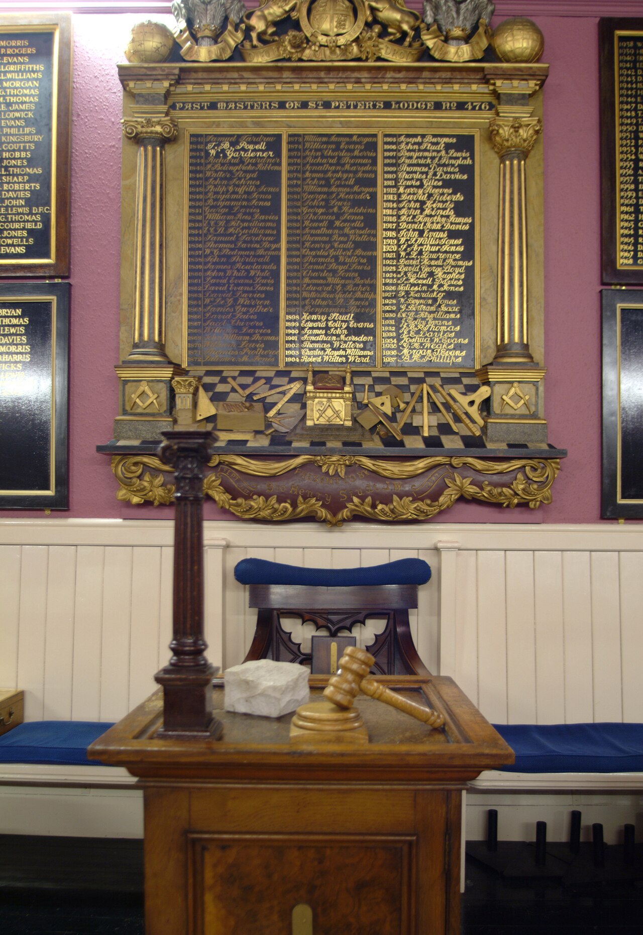 Deuxième surveillant en franc-maçonnerie – Carmarthen Freemason's Hall Junior Warden's Chair