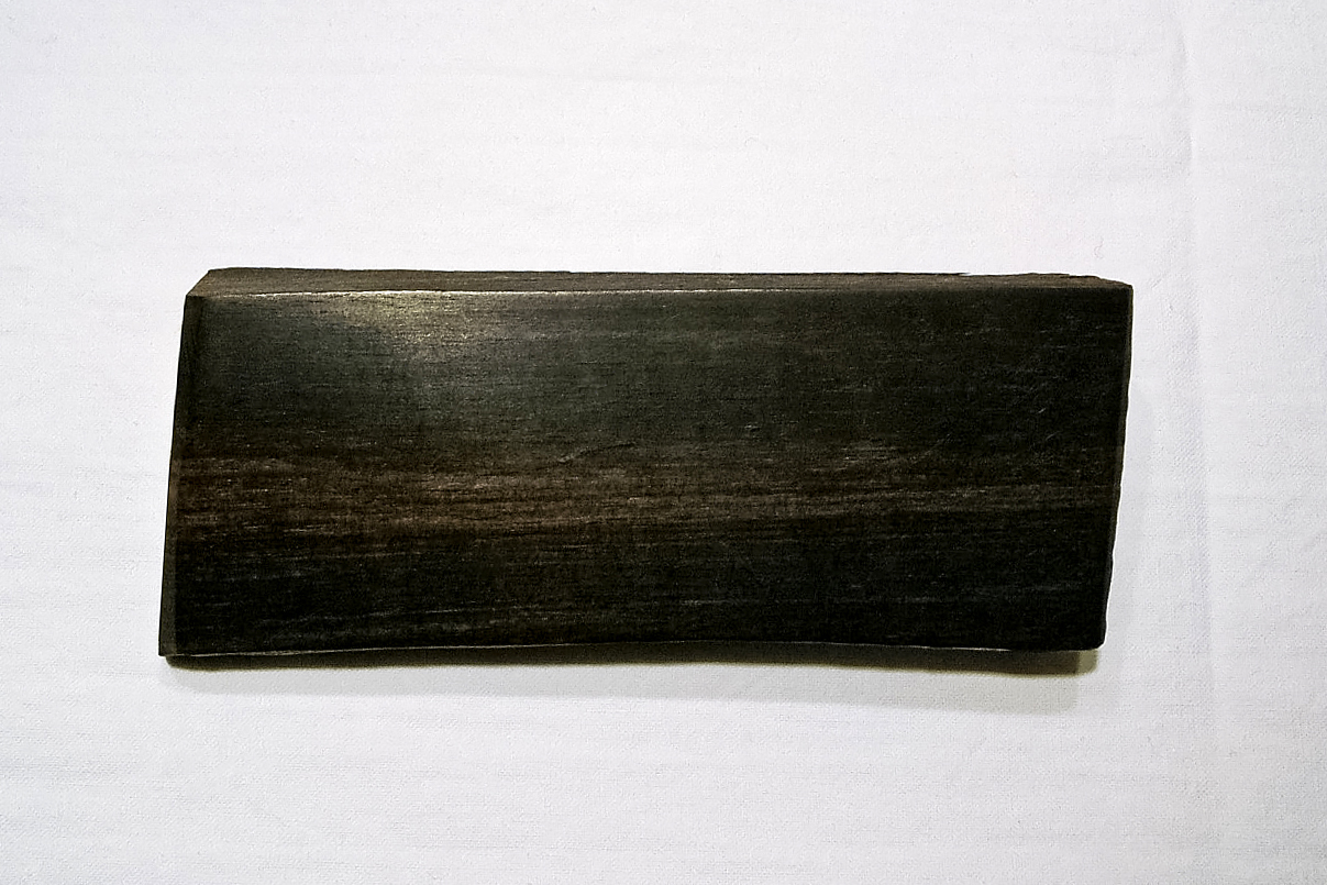 Ébène en franc-maçonnerie – A piece of ebony wood 1