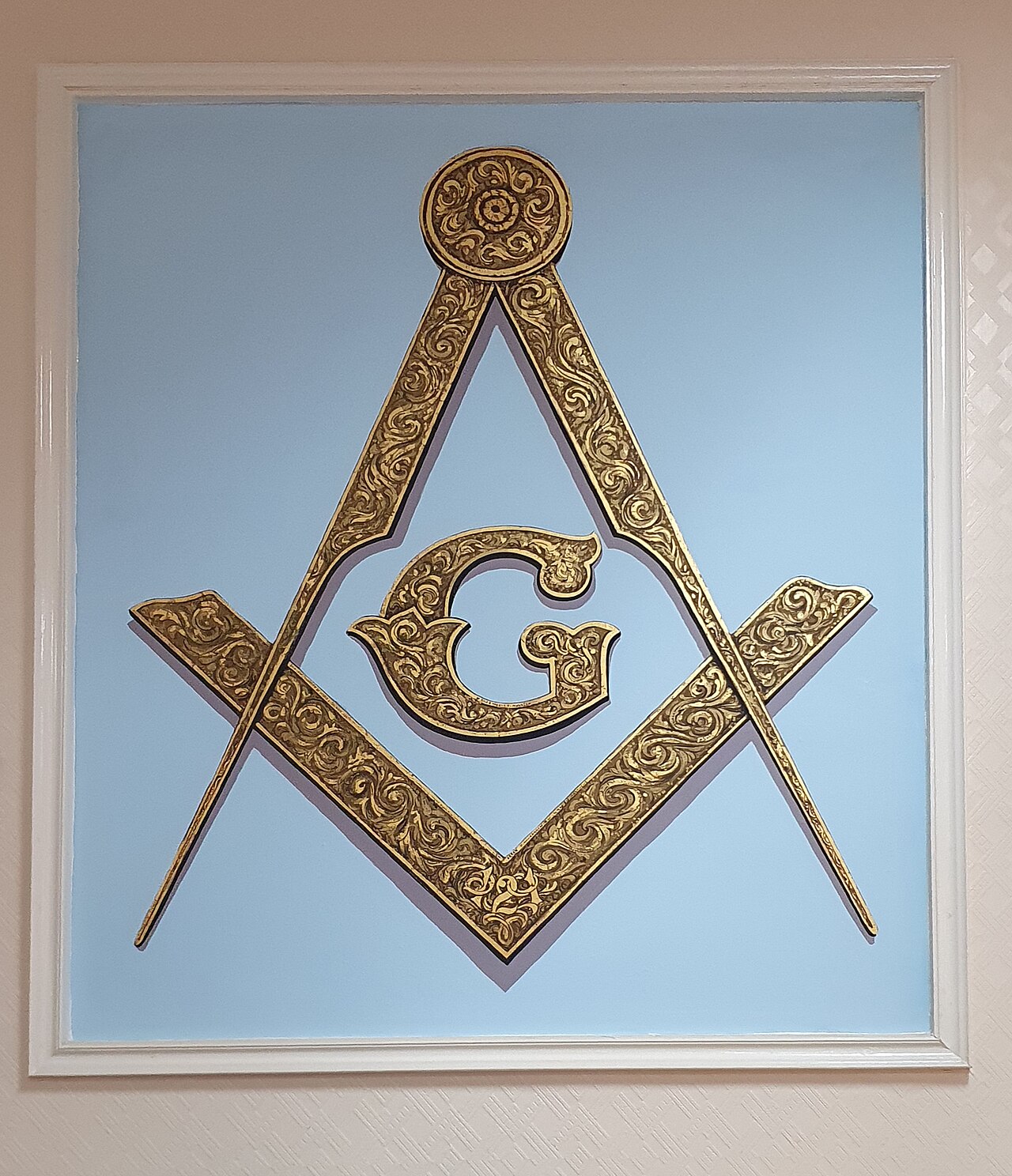Équerre en franc-maçonnerie – Square and Compasses artwork, Dining Room, Princes Hall, Penzance Masonic Centre, Cornwall