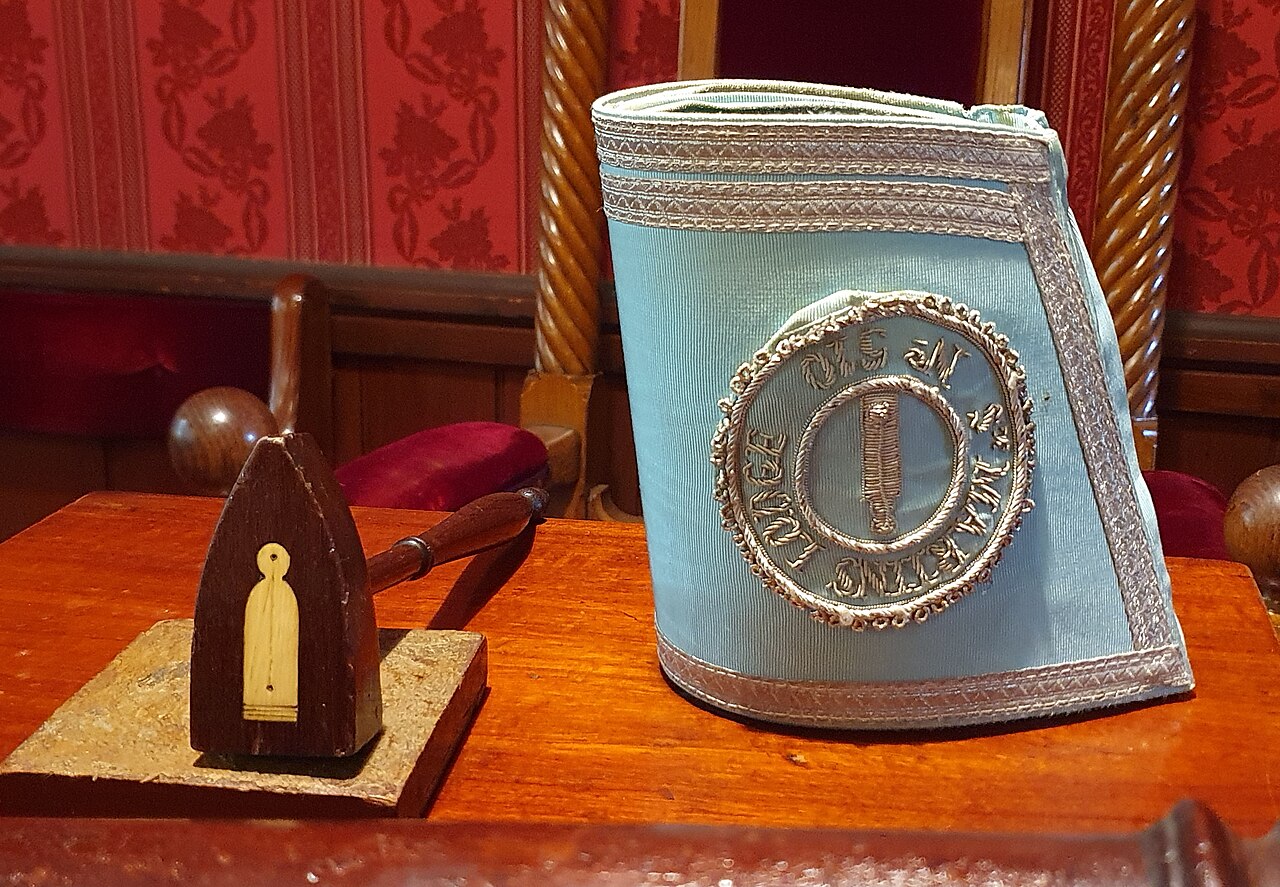 Fermeture en franc-maçonnerie – Cuff and gavel, Liskeard Masonic Hall, Cornwall - September 2026