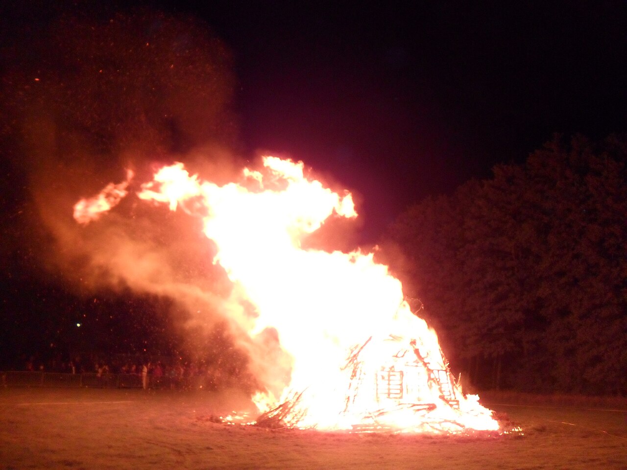 Fêtes Solsticiales en franc-maçonnerie – Feu de la Saint-Jean (Quimper)
