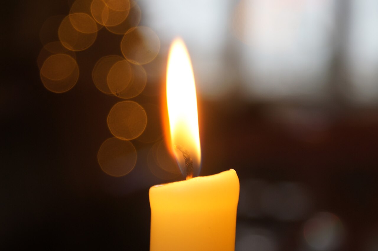Flammes en franc-maçonnerie – Candle flame closeup