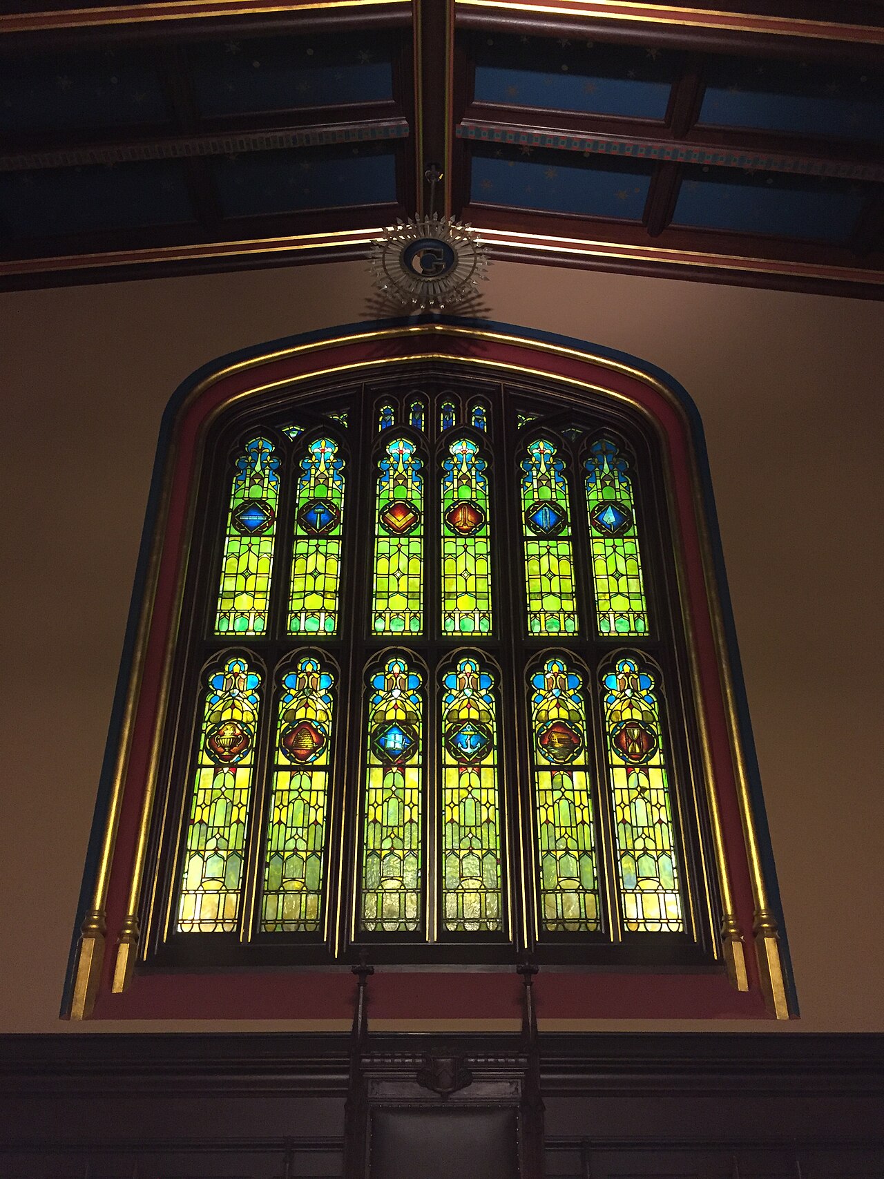Force et Vigueur en franc-maçonnerie – Stained Glass at Masonic Hall